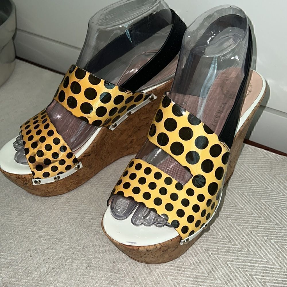 •VERSACE vintage wedges• - Picture 2 of 13